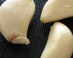 How to Peel a Whole Head of Garlic in Less Than 10 Seconds!